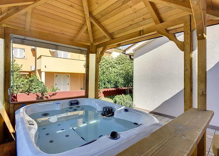 Semesterbostad Nur 150 Meter Vom Mit Whirlpool Medulin