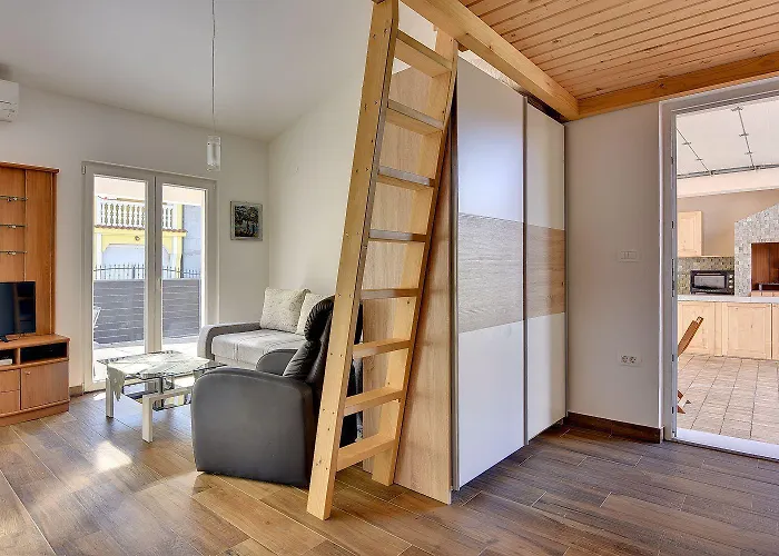 Nur 150 Meter Vom Mit Whirlpool * Medulin