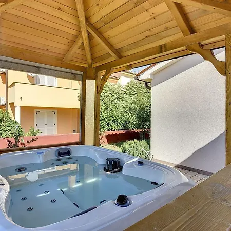 Holiday home Nur 150 Meter Vom Mit Whirlpool Medulin