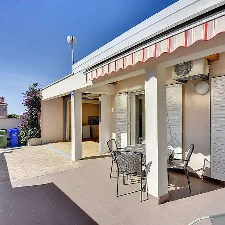 Holiday home Nur 150 Meter Vom Mit Whirlpool Medulin