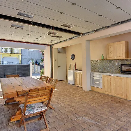 Holiday home Nur 150 Meter Vom Mit Whirlpool