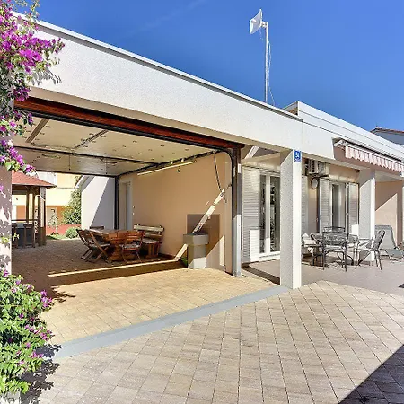 Nur 150 Meter Vom Mit Whirlpool Holiday home